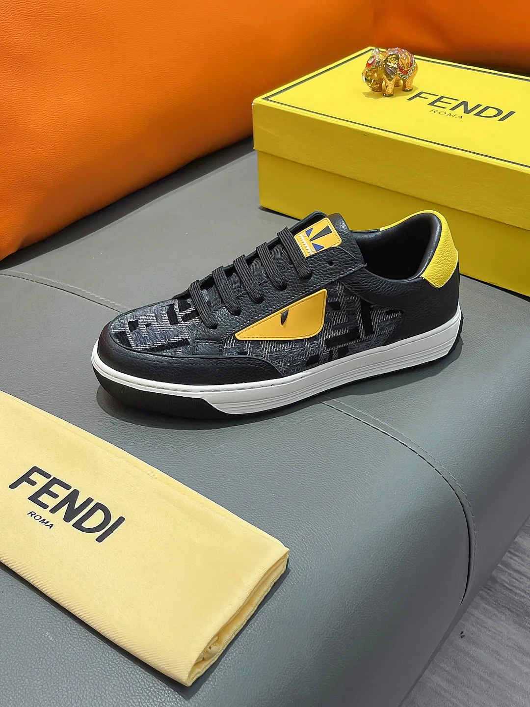 Men's shoes FENDI "Fendi" P400 Regular size: 38-44 (casual shoes) Product materials: Selected cowhide upper, soft sheepskin lining; original outsole.